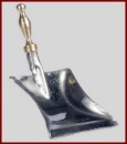 KA042 Dust Pan - Dollshouse Miniature